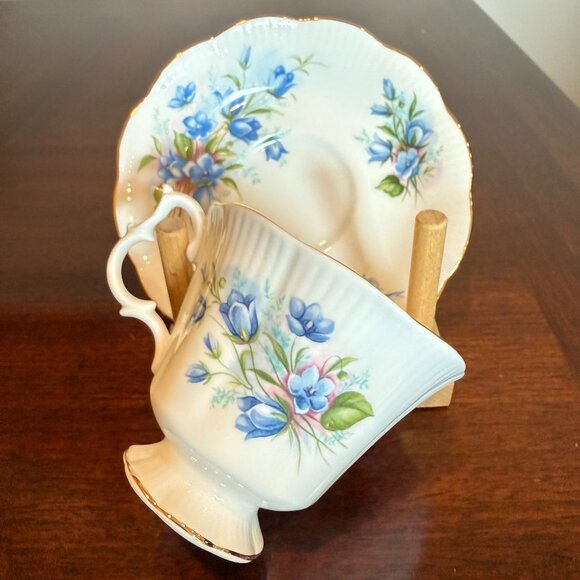Royal Albert English Tea Cup and Saucer Set - Blue Bells - Picture 2 of 6